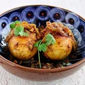 jajka ze smażoną cebulką i curry
