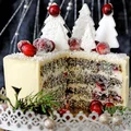 Torcik makowy z żurawinami aromatyzowany pomarańczą.