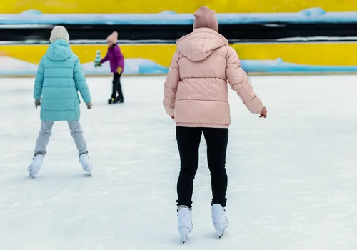 Zniżki i ulgi na ferie zimowe dla uczniów! MEN wydało komunikat i przypomina, jak można zaoszczędzić