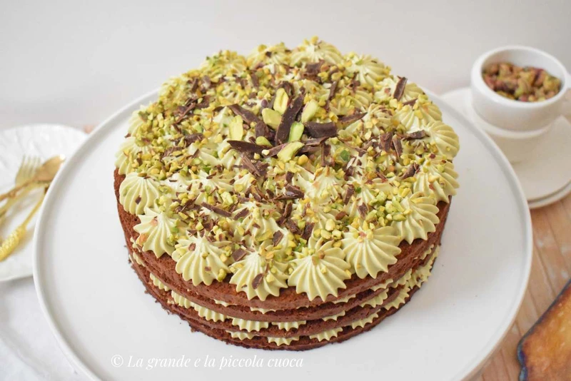 Tort czekoladowo-pistacjowy