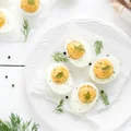 Jajka faszerowane z wędzonym łososiem