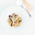 Makaron z suszonymi pomidorami i szynką parmeńską