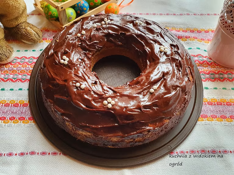 Babka bananowa z polewą czekoladową