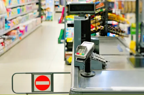 Czy to koniec Carrefoura w Polsce? Gigant handlu szykuje się do wielkich zmian!