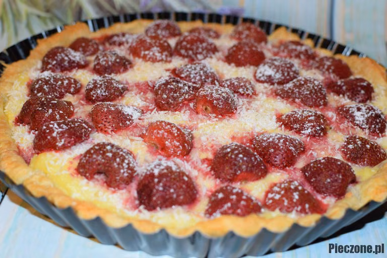 Tarta z truskawkami, budyniem i kokosem