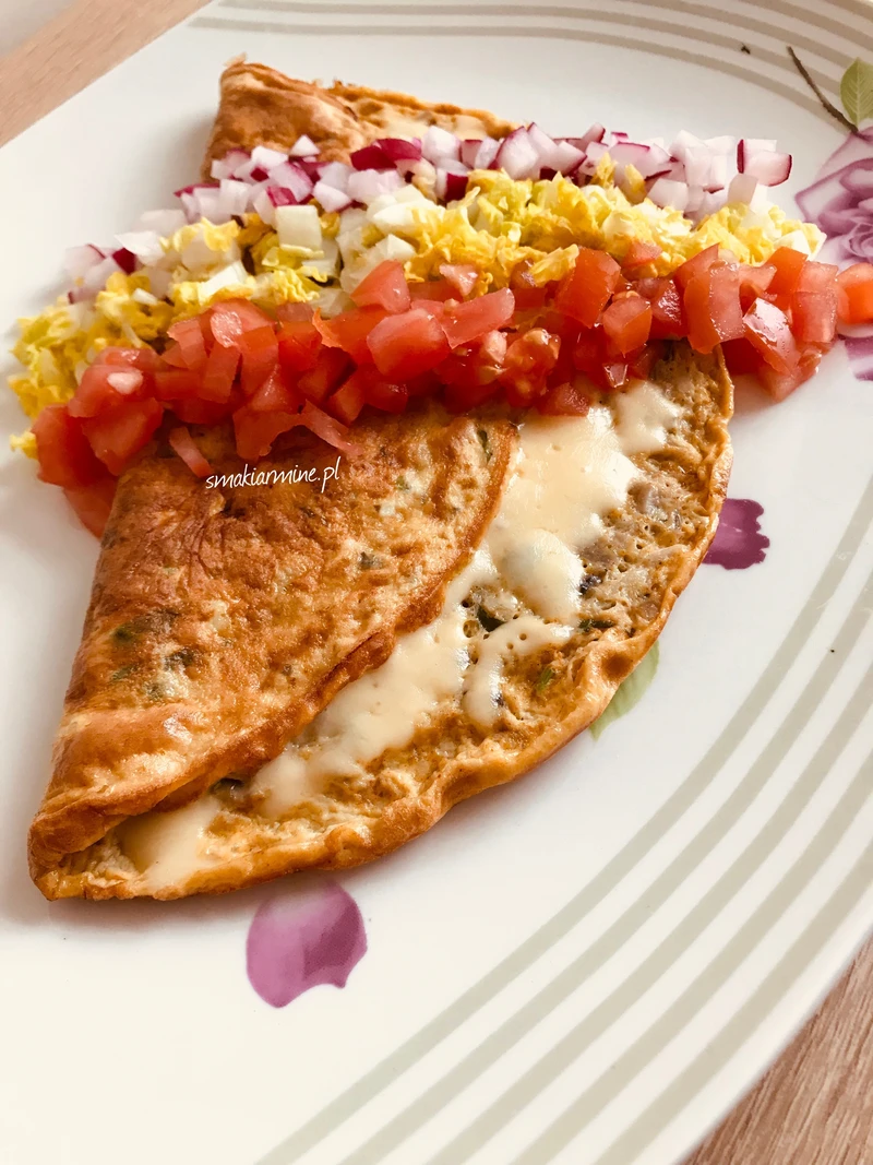 Omlet pieczarkowo- bazyliowy z serem
