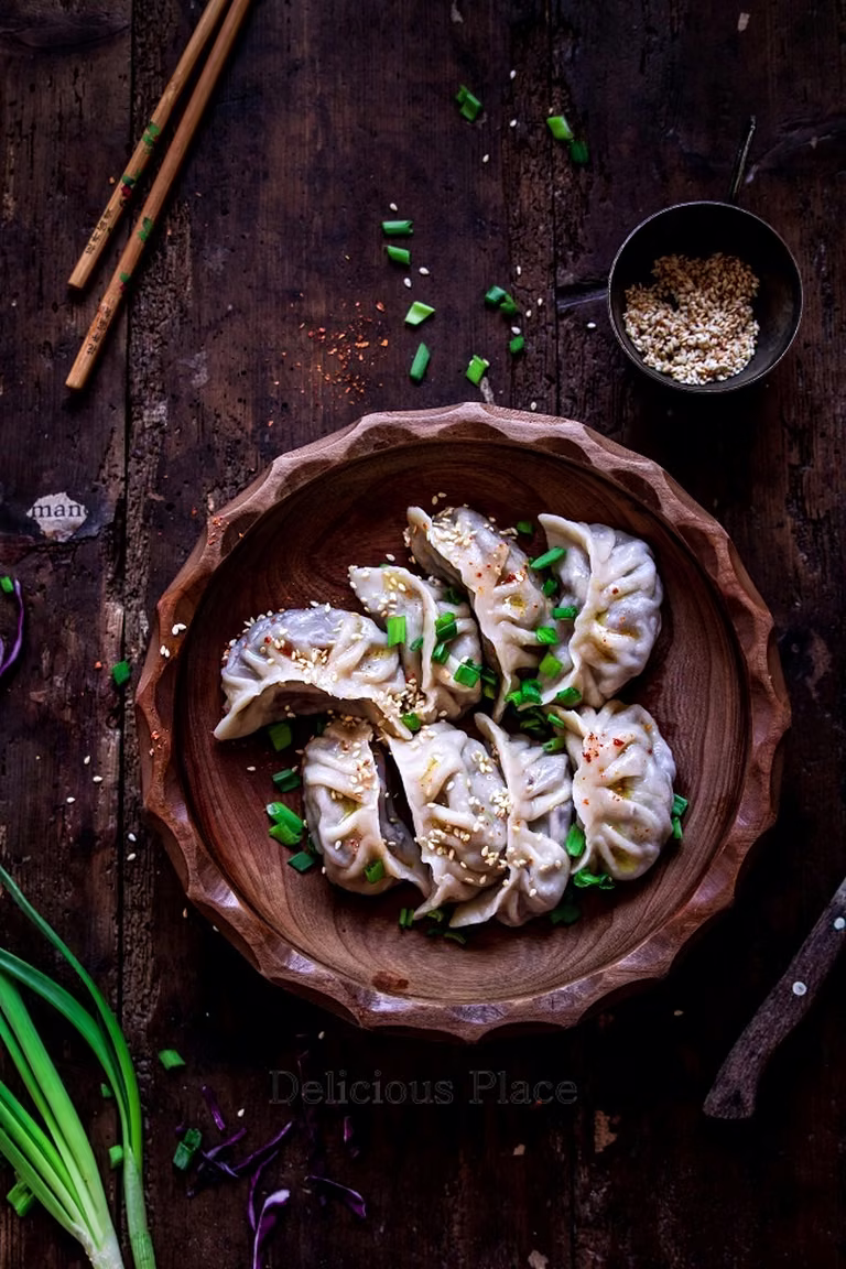 Pierogi z czerwoną kapustą i sezamem