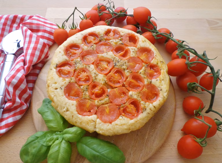 Focaccia z pomidorkami