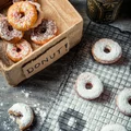 DONUTY CZYLI PĄCZKI Z DZIURKĄ