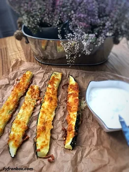 Cukinia zapiekana z parmezanem i mozzarellą
