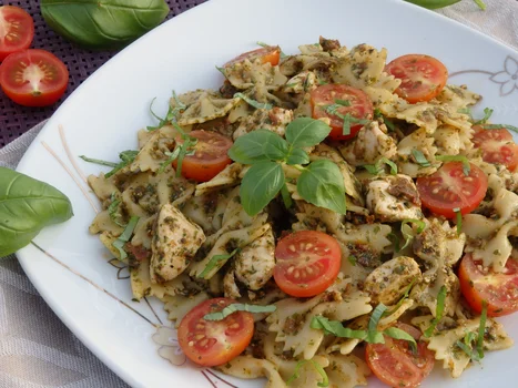 Makaron z pesto i kurczakiem
