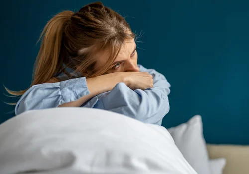 10 sygnałów, że czas zbadać estrogeny! Te nieoczywiste objawy mogą zwalić z nóg