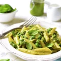 MAKARON Z PESTO I GROSZKIEM CUKROWYM