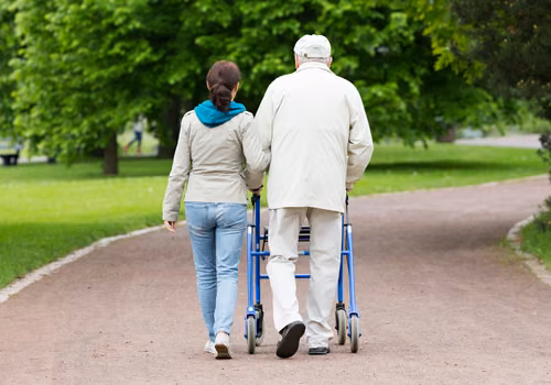 Nowe świadczenie dla seniorów już zatwierdzone! Z bonu skorzystają osoby w wieku 65+ i ich rodziny