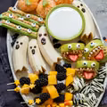 Halloweenowa deska przekąsek, która zaskoczy Twoich gości! Zdrowe smakołyki w mniej niż pół godziny!