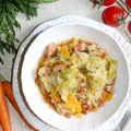 Bigos z młodej kapusty – danie jednogarnkowe