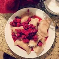 ORKISZOWE PIEROGI Z SEREM I MALINAMI