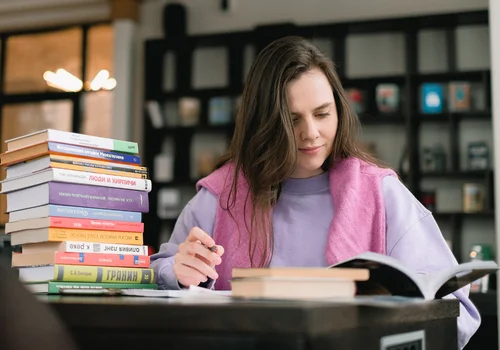 Te uczelnie muszą oddać pieniądze. UOKiK nakazał zwrot dla tysięcy studentów!
