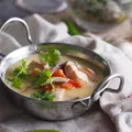 Tajska zupa z łososiem