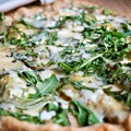 Pełnoziarnista Pizza z Marynowanymi Karczochami i Rukolą
