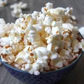 Celebrowanie Dnia Popcornu: Jak i Dlaczego Powinniśmy Obchodzić to Nietypowe Święto