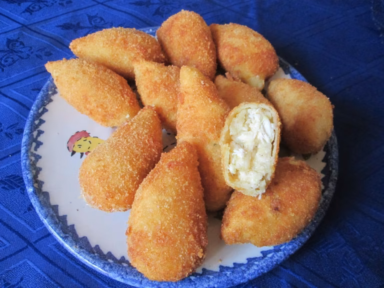 Pierożki „Pałki” na głębokim tłuszczu z kurczakiem