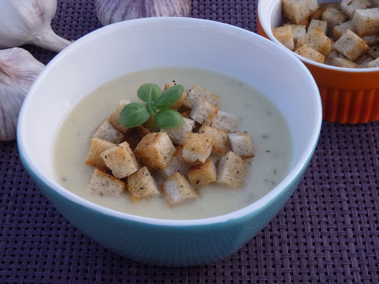 Zupa serowo-czosnkowa