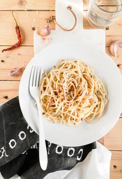 Spaghetti aglio, olio e peperoncino / Makaron z czosnkiem, oliwą i chili
