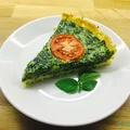 Tarta na spodzie z kaszy jaglanej ze szpinakiem i cukinią
