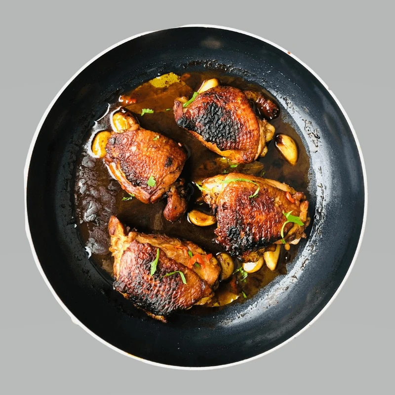 Kurczak adobo w delikatnym sosie