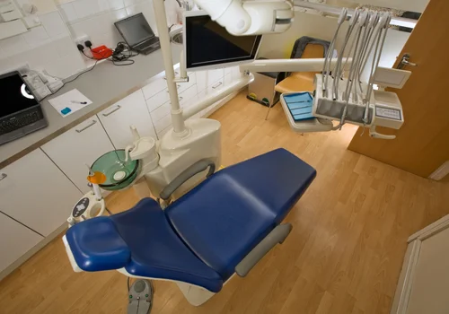 Usługi dentystyczne na NFZ! Lista bezpłatnych zabiegów została poszerzona o 60 pozycji, ale warto się pośpieszyć