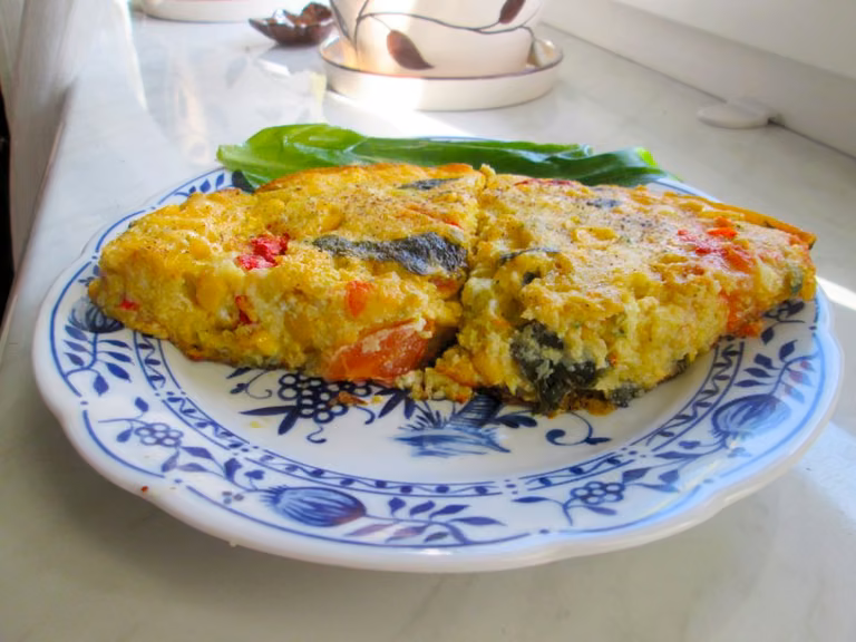 Frittata warzywna z czosnkiem niedźwiedzim