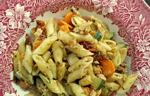 Makaron z suszonymi pomidorami i tuńczykiem
