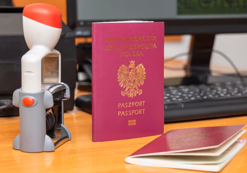 Paszport przyjdzie do domu! Rząd szykuje dużą zmianę dla obywateli