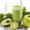 ZDROWE SMOOTHIE Z JARMUŻEM, BAZYLIĄ I OWOCAMI