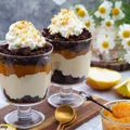 Deser budyniowy z jabłkiem i mango