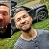 "Bardzo zmęczony" Kossakowski nadawał na żywo w środku nocy. Nagranie trafiło do sieci