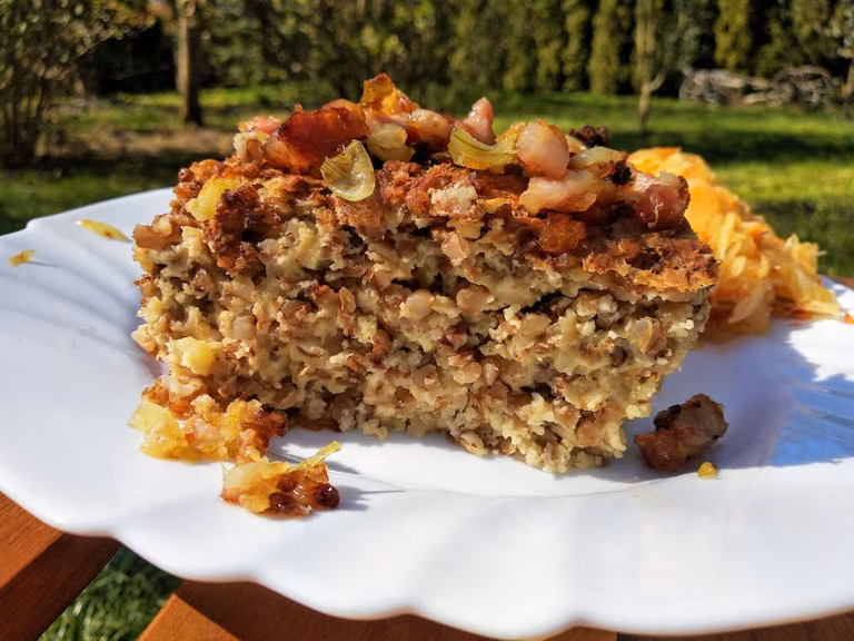 Piróg biłgorajski – pieczeń z kaszy gryczanej, ziemniaków i sera