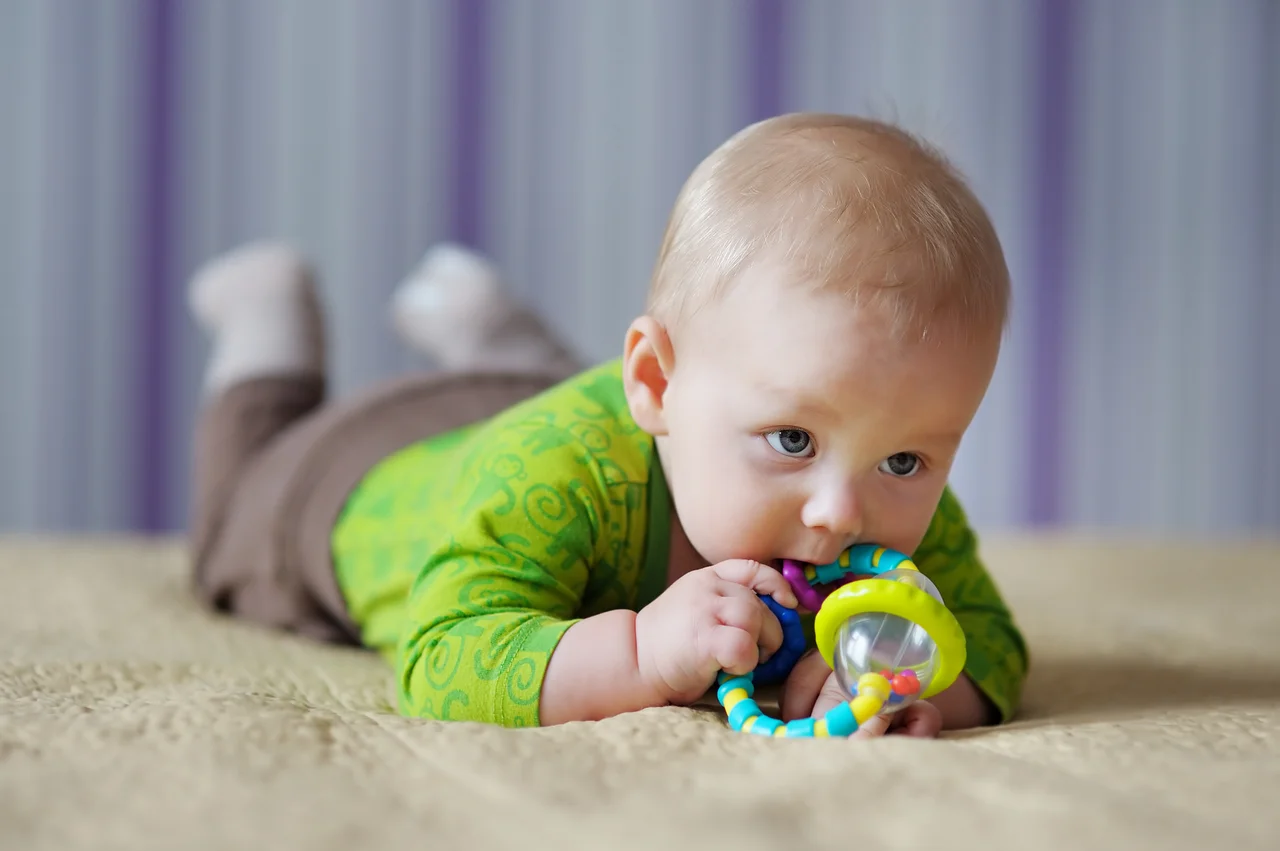 Jak dokładnie oczyścić zabawki dziecka?