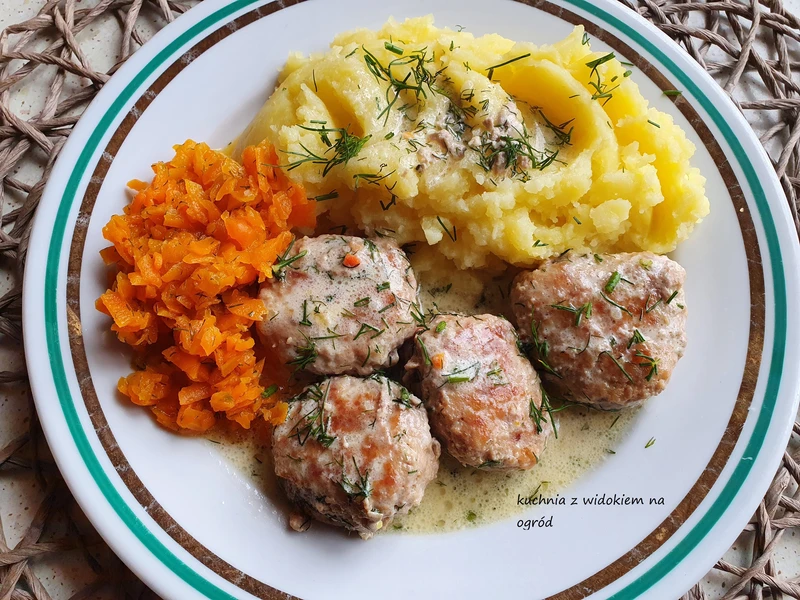 Klopsiki z indyka w sosie koperkowym
