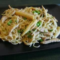 Zielone curry z wieprzowiną i makaronem