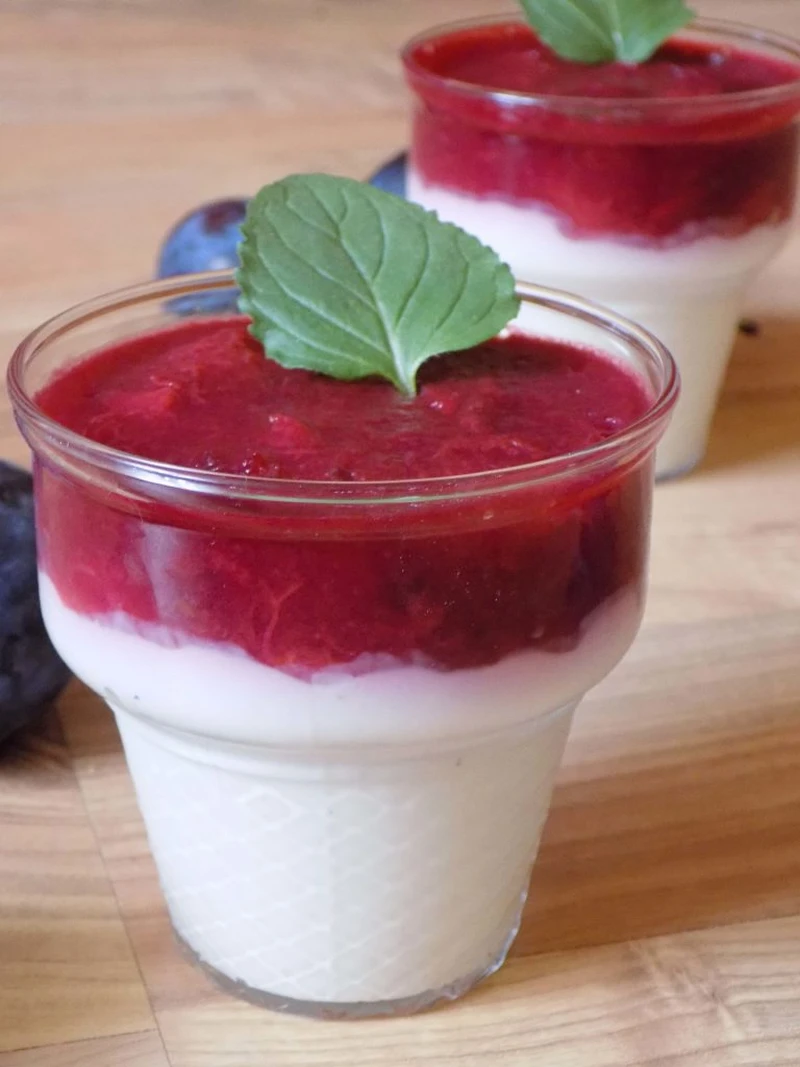 Panna cotta z musem śliwkowym