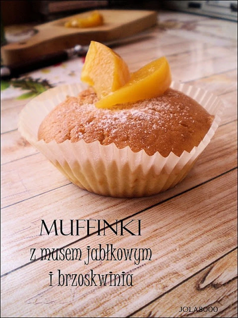Muffinki z musem jabłkowym i brzoskwinią