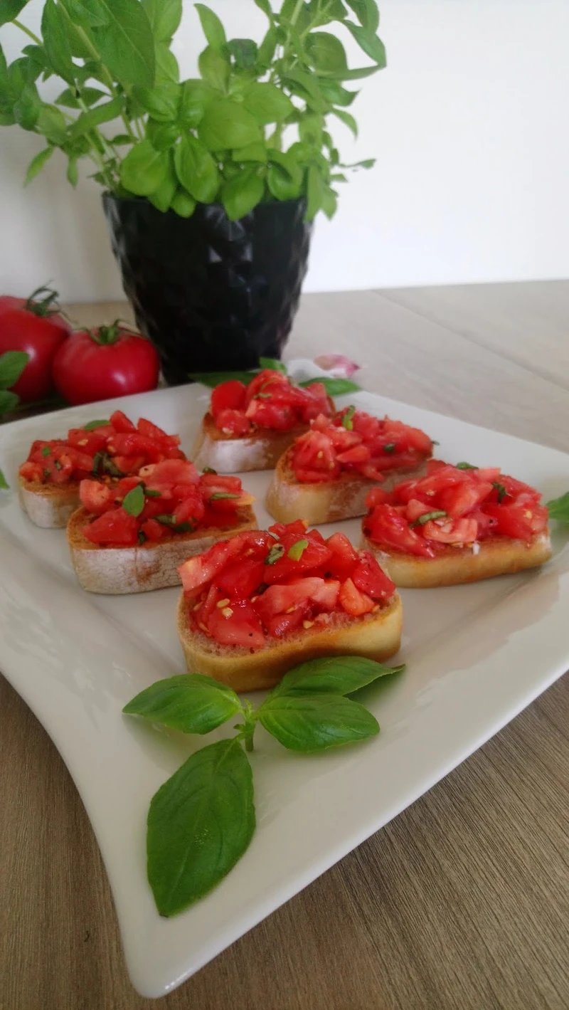 Bruschetta z pomidorami