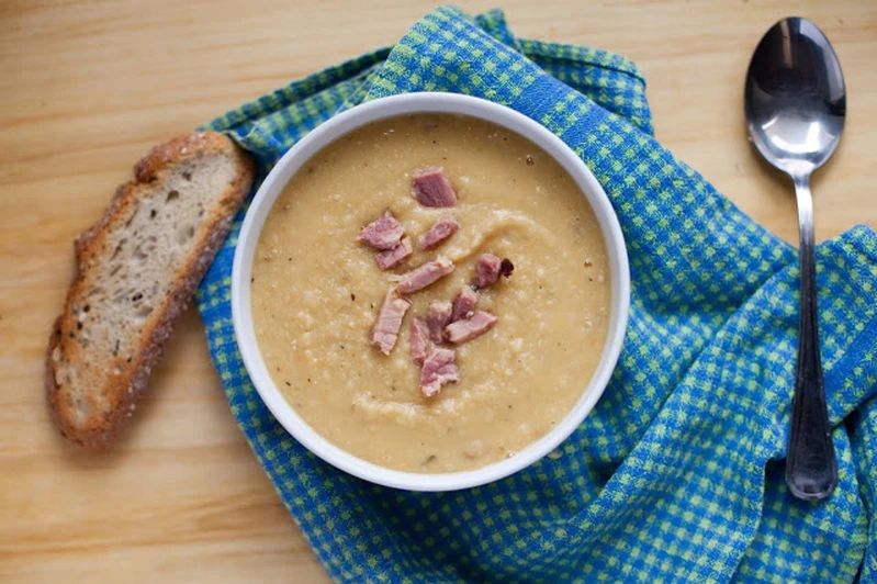 Zupa grochowa z szynką