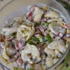 Sałatka z tortellini i kabanosem