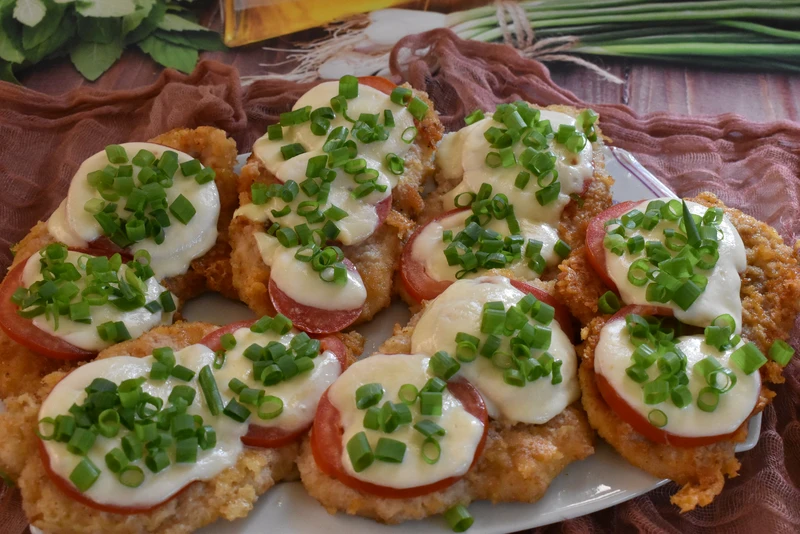 Kotlet drobiowy z serową panierką