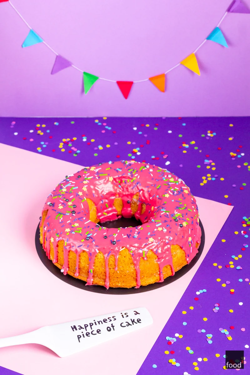 Giant Donut Cake - tort w kształcie wielkiego pączka