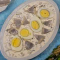 Jajka i śledzik w sosie tatarskim