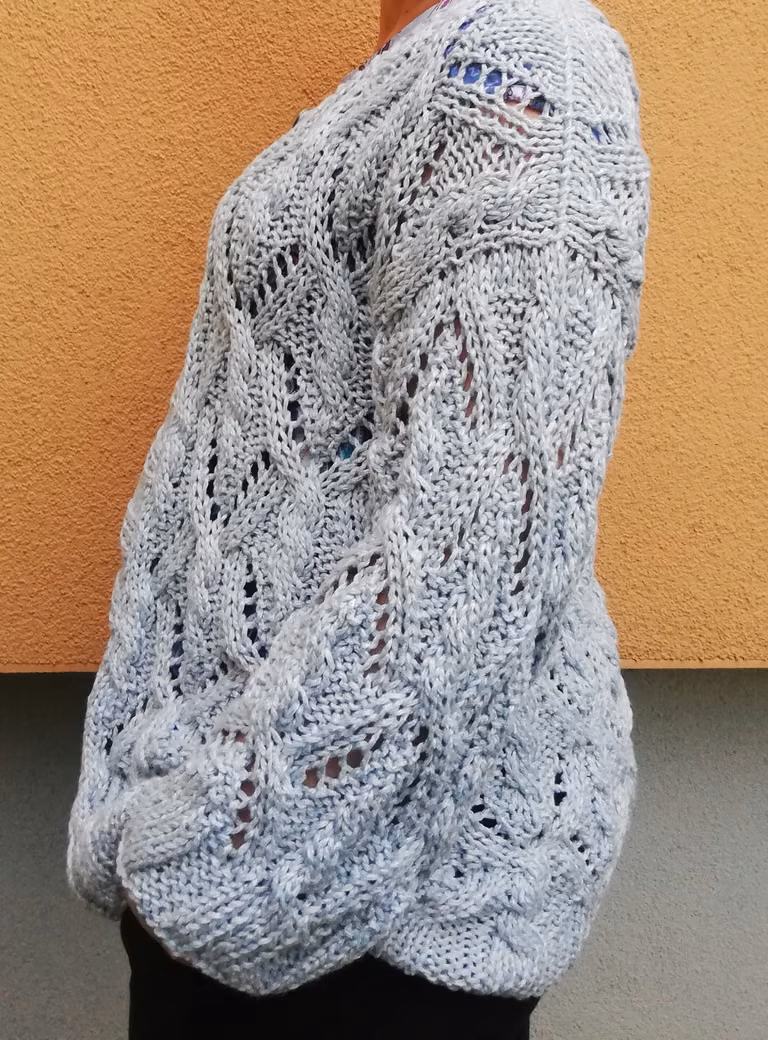 Rozpinany sweter na drutach